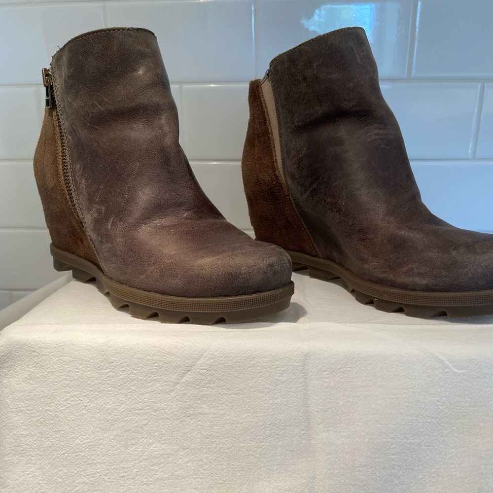Sorel Joan of Arctic Wedge suede leather ankle bootie waterproof size 9